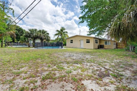 House in Lauderdale Lakes, Florida 3 bedrooms, 106.47 sq.m. № 1160793 - photo 3