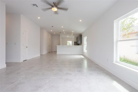 House in Port Charlotte, Florida 3 bedrooms, 140.38 sq.m. № 1381051 - photo 10