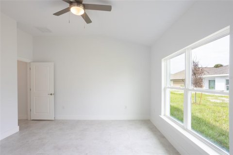 House in Port Charlotte, Florida 3 bedrooms, 140.38 sq.m. № 1381051 - photo 15