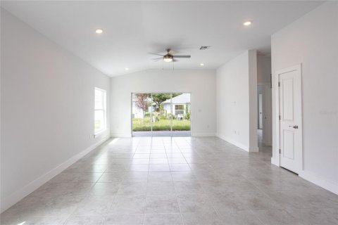 House in Port Charlotte, Florida 3 bedrooms, 140.38 sq.m. № 1381051 - photo 9