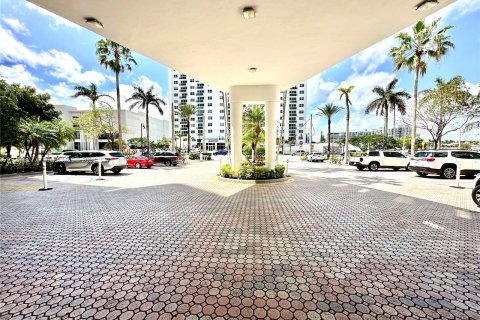 Copropriété à vendre à Hollywood, Floride: 1 chambre, 82.03 m2 № 1075076 - photo 5