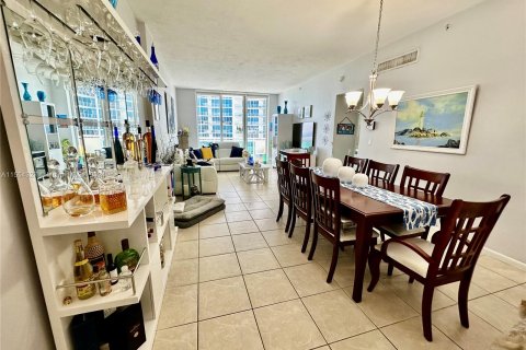 Condo in Hollywood, Florida, 1 bedroom  № 1075076 - photo 8