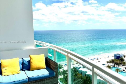 Condo in Hollywood, Florida, 1 bedroom  № 1075076 - photo 22