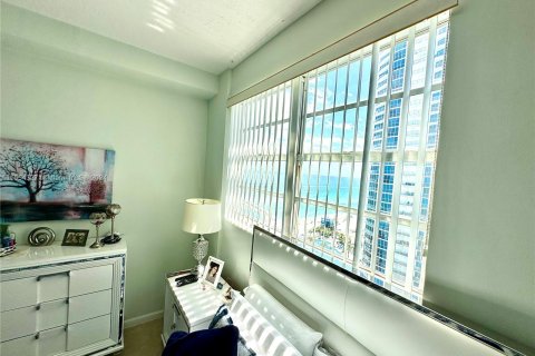 Condo in Hollywood, Florida, 1 bedroom  № 1075076 - photo 19