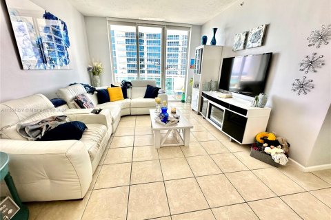 Condo in Hollywood, Florida, 1 bedroom  № 1075076 - photo 12