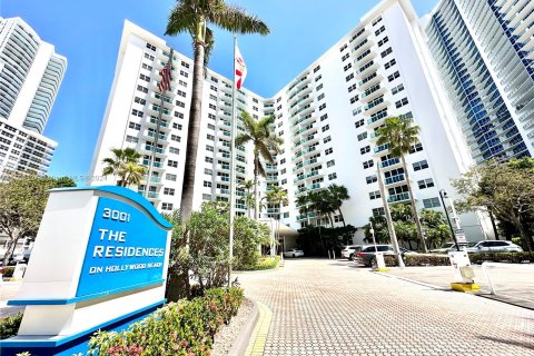 Condo in Hollywood, Florida, 1 bedroom  № 1075076 - photo 4