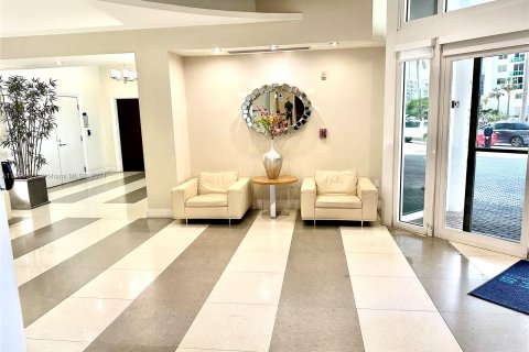 Condo in Hollywood, Florida, 1 bedroom  № 1075076 - photo 25