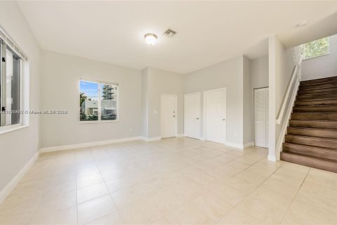 Townhouse in Miami, Florida 3 bedrooms, 153.29 sq.m. № 1402717 - photo 8