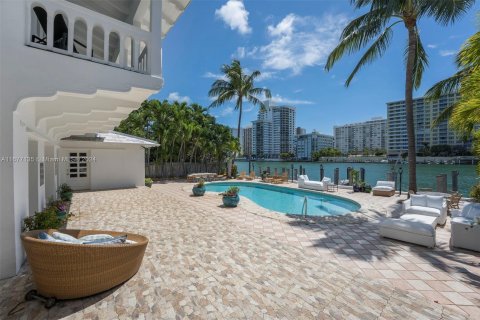 Casa en venta en Miami Beach, Florida, 8 dormitorios, 599.96 m2 № 1402674 - foto 10