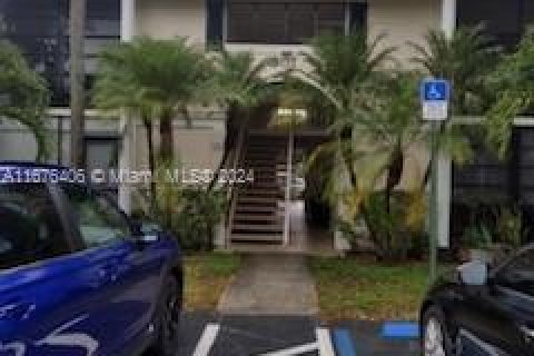 Condo in Miami, Florida, 2 bedrooms  № 1402715 - photo 2