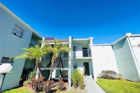 Condo in Tampa, Florida, 1 bedroom  № 1419239 - photo 1