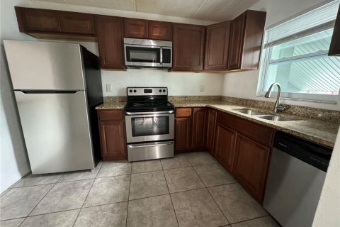 Condo in Tampa, Florida, 1 bedroom  № 1419239 - photo 4