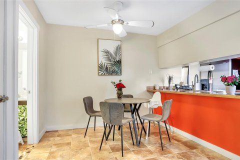 Condo in Orlando, Florida, 2 bedrooms  № 1338184 - photo 11