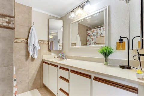 Condo in Orlando, Florida, 2 bedrooms  № 1338184 - photo 17