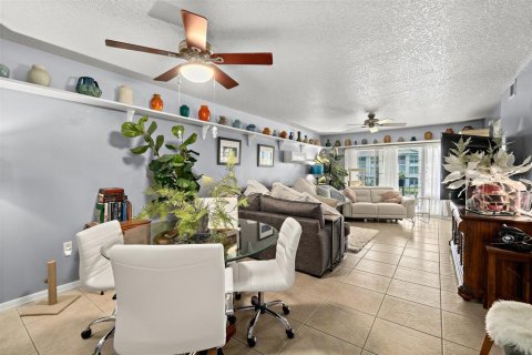 Condo in Cocoa Beach, Florida, 3 bedrooms  № 1343977 - photo 5