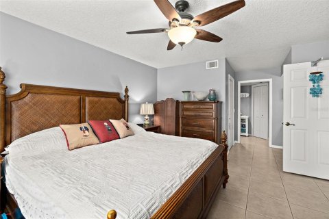 Condo in Cocoa Beach, Florida, 3 bedrooms  № 1343977 - photo 13