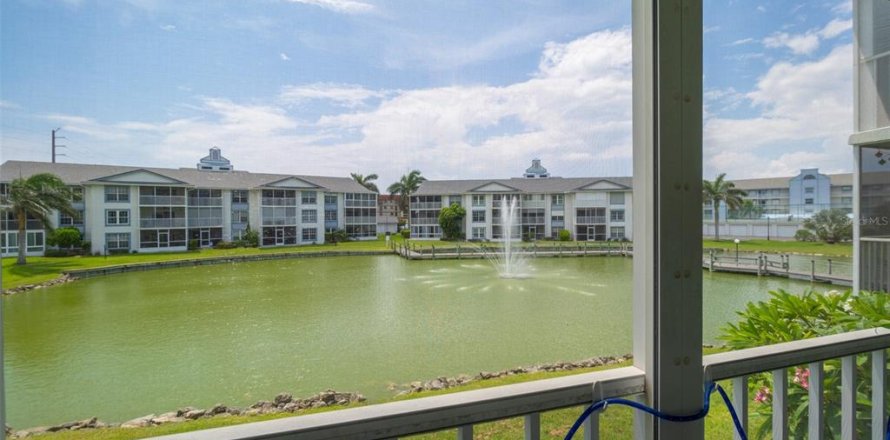 Condo in Cocoa Beach, Florida, 3 bedrooms  № 1343977