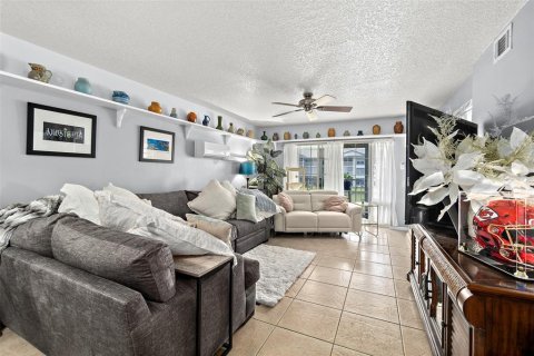 Condo in Cocoa Beach, Florida, 3 bedrooms  № 1343977 - photo 4