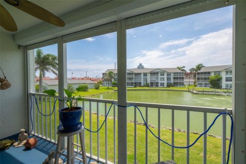 Condo in Cocoa Beach, Florida, 3 bedrooms  № 1343977 - photo 10