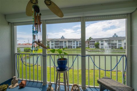 Condo in Cocoa Beach, Florida, 3 bedrooms  № 1343977 - photo 11