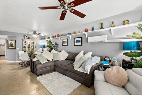 Condo in Cocoa Beach, Florida, 3 bedrooms  № 1343977 - photo 6