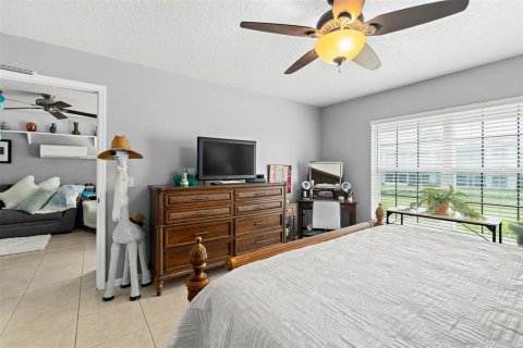 Condo in Cocoa Beach, Florida, 3 bedrooms  № 1343977 - photo 14