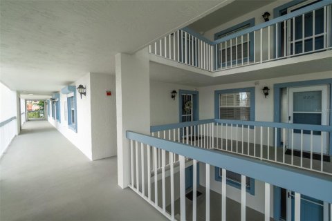 Condo in Cocoa Beach, Florida, 3 bedrooms  № 1343977 - photo 29