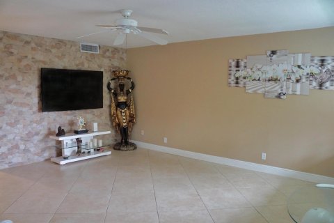 Condominio en venta en Palm Springs, Florida, 2 dormitorios, 80.36 m2 № 1051404 - foto 22