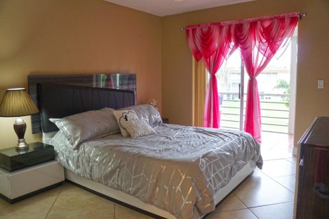 Condominio en venta en Palm Springs, Florida, 2 dormitorios, 80.36 m2 № 1051404 - foto 19
