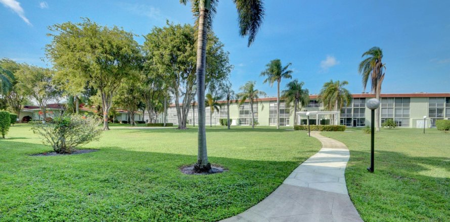 Condo in Palm Springs, Florida, 2 bedrooms  № 1051404