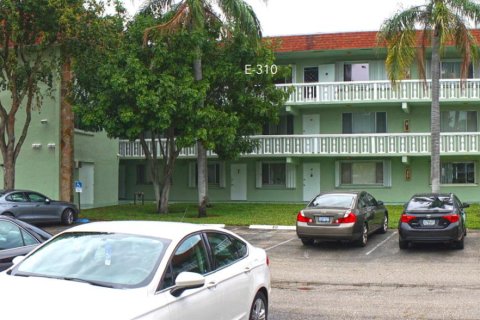 Condominio en venta en Palm Springs, Florida, 2 dormitorios, 80.36 m2 № 1051404 - foto 7