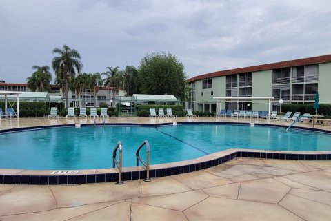 Condo in Palm Springs, Florida, 2 bedrooms  № 1051404 - photo 3