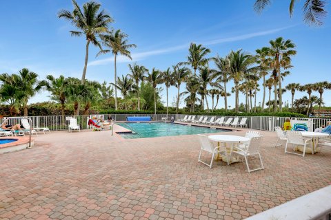 Condo in Hutchinson Island South, Florida, 2 bedrooms  № 1051429 - photo 24