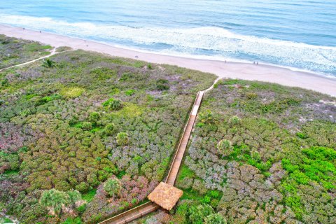 Condo in Hutchinson Island South, Florida, 2 bedrooms  № 1051429 - photo 1