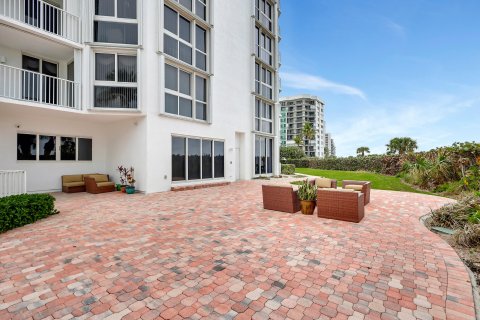 Condo in Hutchinson Island South, Florida, 2 bedrooms  № 1051429 - photo 23