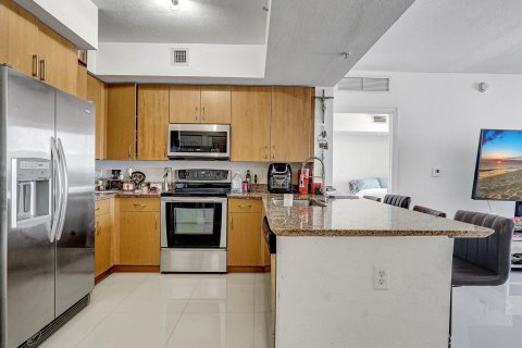 Condo in Hollywood, Florida, 2 bedrooms  № 1207652 - photo 24