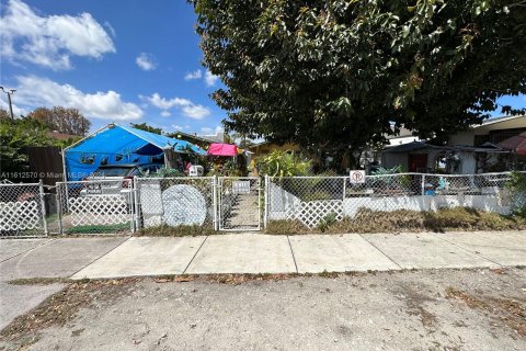 Commercial property in Miami, Florida 209.31 sq.m. № 1234544 - photo 13