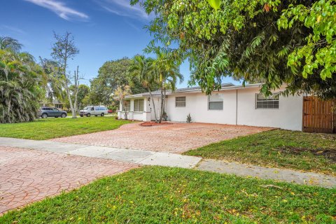 Casa en venta en Margate, Florida, 4 dormitorios, 170.2 m2 № 1091815 - foto 3