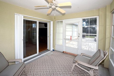 House in Vero Beach, Florida 4 bedrooms, 180.42 sq.m. № 1160464 - photo 14