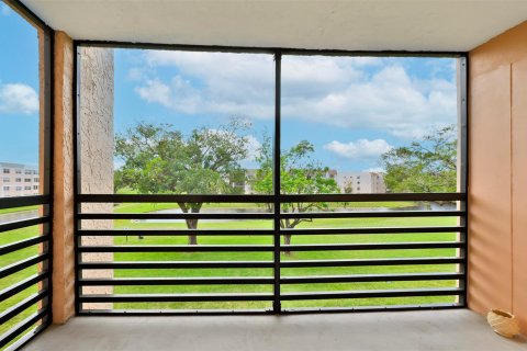 Condo in Sunrise, Florida, 2 bedrooms  № 1080643 - photo 17