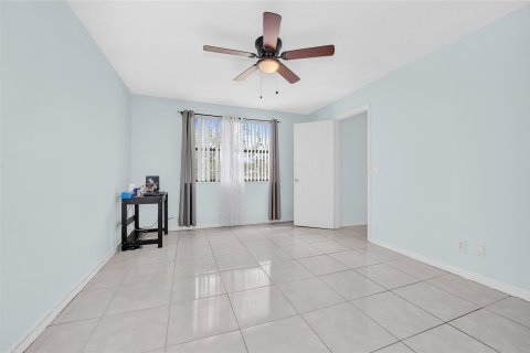 Copropriété à vendre à Sunrise, Floride: 2 chambres, 75.25 m2 № 1080643 - photo 24