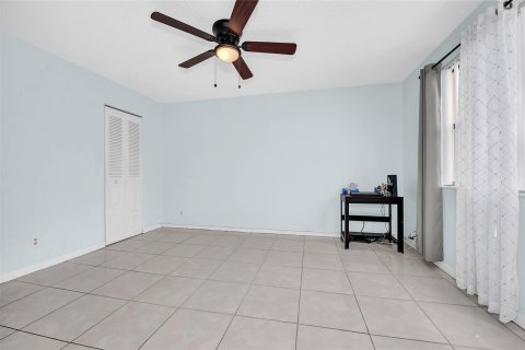 Copropriété à vendre à Sunrise, Floride: 2 chambres, 75.25 m2 № 1080643 - photo 25