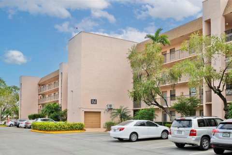 Condo in Sunrise, Florida, 2 bedrooms  № 1080643 - photo 15