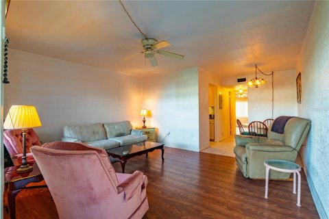 Condo in New Port Richey, Florida, 1 bedroom  № 1027968 - photo 4