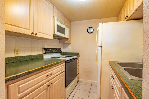 Condo in New Port Richey, Florida, 1 bedroom  № 1027968 - photo 10