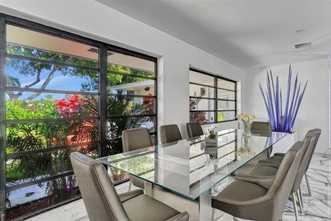 Casa en venta en Hollywood, Florida, 5 dormitorios, 298.31 m2 № 1161217 - foto 2