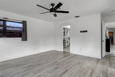Casa en venta en Hollywood, Florida, 5 dormitorios, 298.31 m2 № 1161217 - foto 3