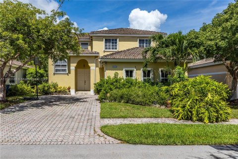 Villa ou maison à vendre à Palmetto Bay, Floride: 5 chambres, 245.45 m2 № 1294054 - photo 1