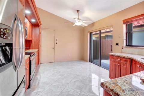 Villa ou maison à vendre à Pembroke Pines, Floride: 3 chambres, 131.55 m2 № 1293983 - photo 8