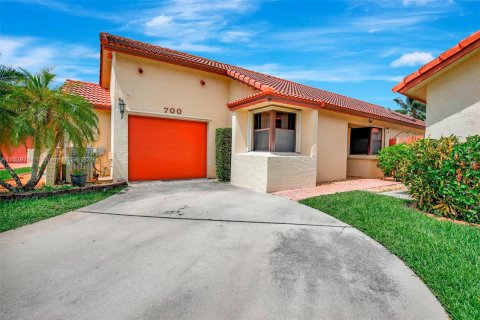 Villa ou maison à vendre à Pembroke Pines, Floride: 3 chambres, 131.55 m2 № 1293983 - photo 1